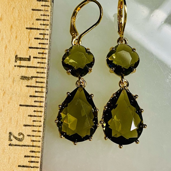 COPY - Gray statement drop crystal earrings - Picture 3 of 3